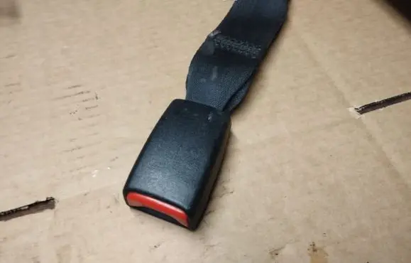 Chrysler Sebring (ST-22 - JR) Rear seatbelt buckle
