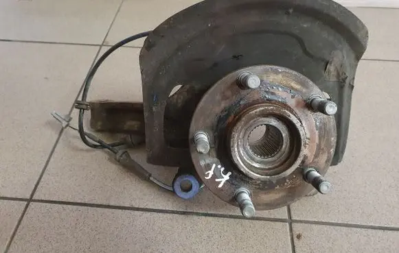 Nissan X-Trail T31 Front wheel hub
