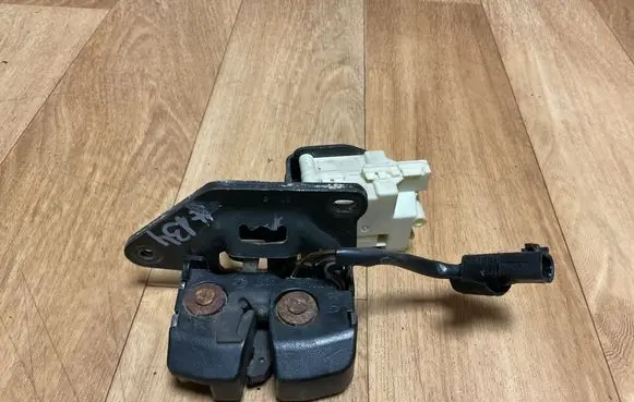 Alfa Romeo 147 Tailgate/trunk/boot lock/catch/latch A997