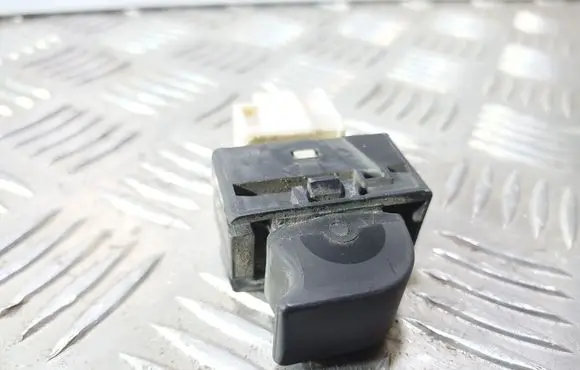 Nissan Primera Electric window control switch 0627N