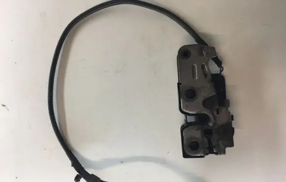 Volkswagen Golf VI Engine bonnet/hood lock/catch 5K1823509