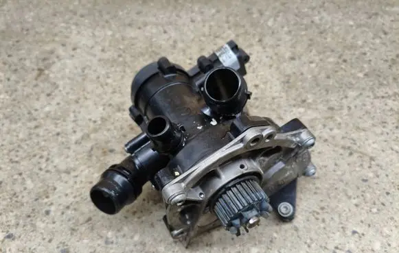 Audi Q5 SQ5 FY Water pump 06L121111