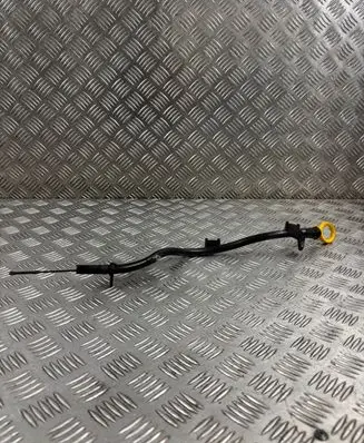 Volkswagen PASSAT B8 Oil level dip stick 04L103634B