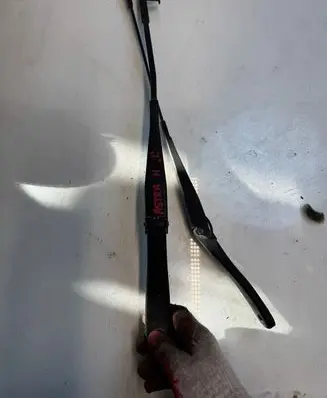 Opel Astra H Front wiper blade arm 3213