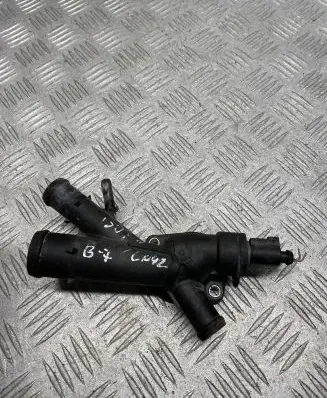 Volkswagen PASSAT B7 Engine coolant pipe/hose 03L121131AA