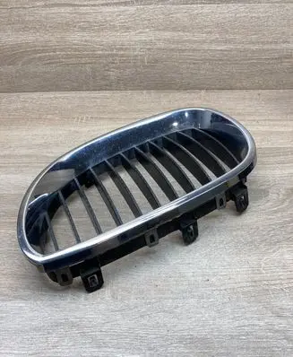 BMW 5 E60 E61 Bonnet/hood grill 7027061 7065701