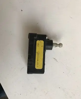 Opel Zafira B Headlight level adjustment motor 0307853306