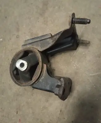 Toyota Auris E180 Engine mount bracket