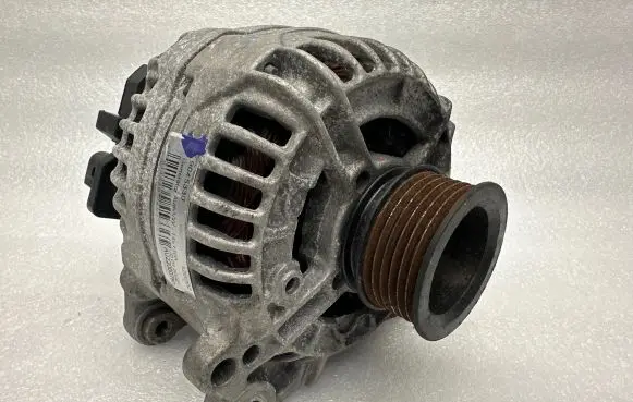 Audi A3 S3 8P Generator/alternator 9045330 AU22000782 120202