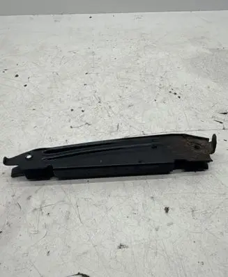 Mercedes-Benz B W245 Front bumper mounting bracket A1698850414