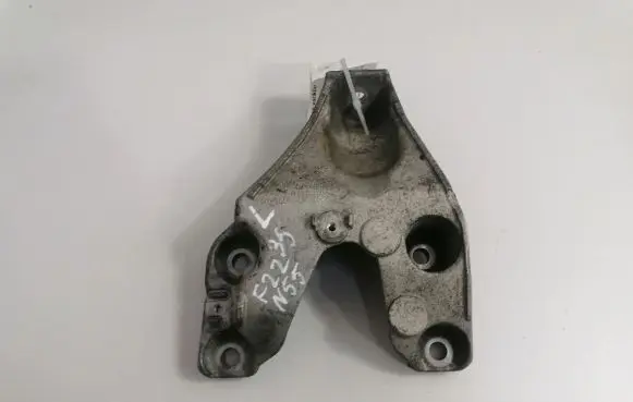 BMW 2 F22 F23 Engine mounting bracket 6789093
