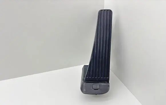 Volvo XC60 Accelerator throttle pedal 32212451