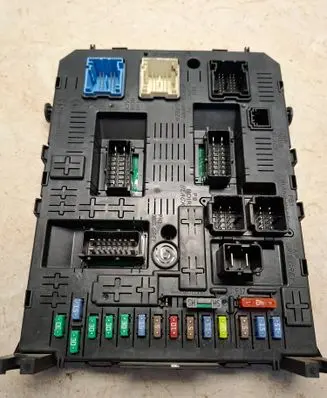 Citroen Berlingo Fuse module 967847708001 NS10325631 230460802