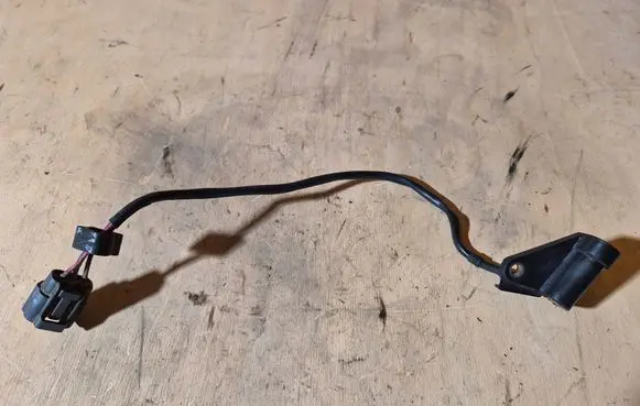 Mazda 323 F Crankshaft position sensor J5T27072