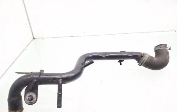 Volkswagen PASSAT B5.5 Engine coolant pipe/hose 038121071S