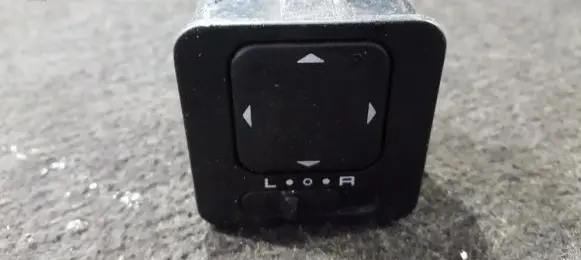 Wing mirror switch