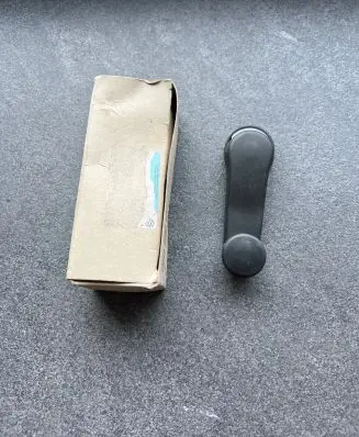 Volkswagen Golf III Front door window winding handle 1H0837581B