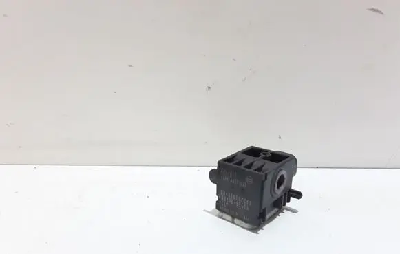 Hyundai Santa Fe Airbag deployment crash/impact sensor 959303L100