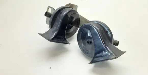 BMW 5 E60 E61 Horn signal 6935709