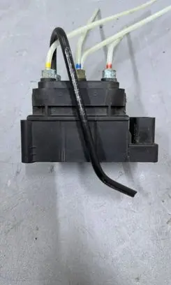 Mercedes-Benz E W213 Air suspension valve block A0993200058