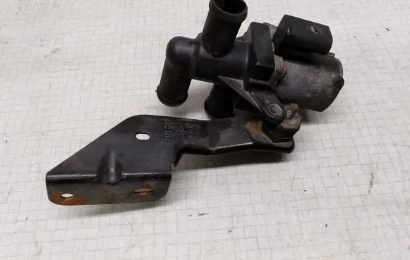 Volkswagen Transporter - Caravelle T5 Coolant heater control valve 7L0819075