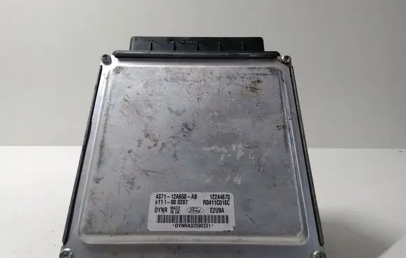 Ford Mondeo Mk III Engine control unit/module 4S7112A650AB R0411C018C