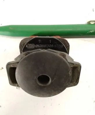 Radiator mount bracket