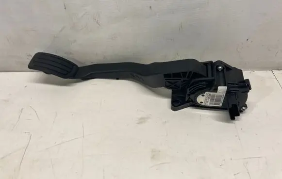 Peugeot 3008 II Accelerator throttle pedal 9674829580