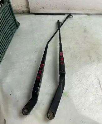 Volkswagen Polo IV 9N3 Front wiper blade arm 6Q1955410B
