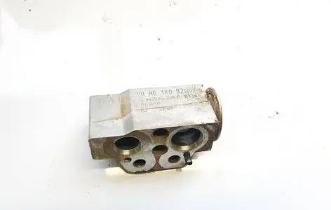 Volkswagen PASSAT B6 Air conditioning (A/C) expansion valve 1K0820679