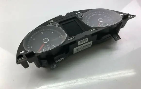 Volkswagen PASSAT B7 Speedometer (instrument cluster) 3AA920870J S959