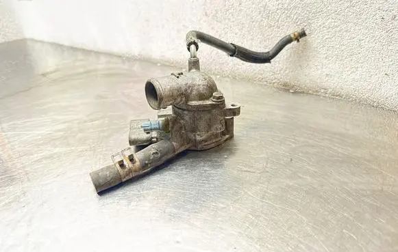 Opel Astra H Thermostat housing 13223889