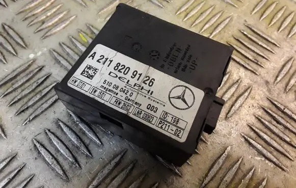 Mercedes-Benz E W211 Alarm control unit/module 2118209126 A2118209126