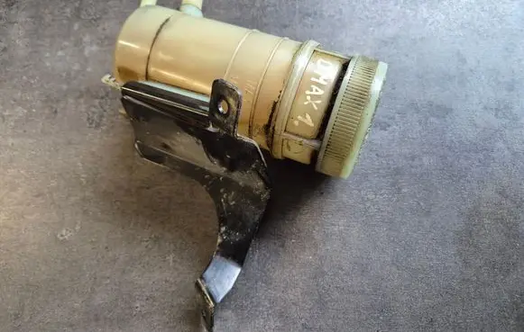 Isuzu D-Max Power steering fluid tank/reservoir 