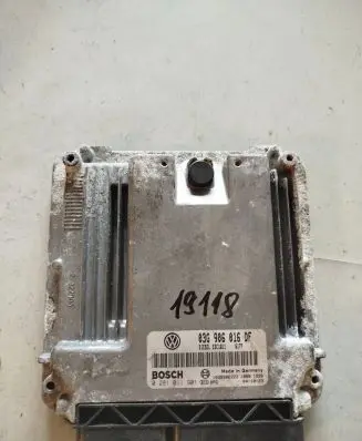 Volkswagen Golf V Engine control unit/module 03g906016df 0281011901