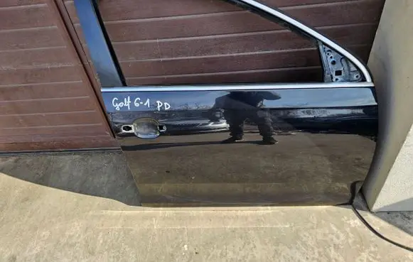 Volkswagen Golf VI Front door