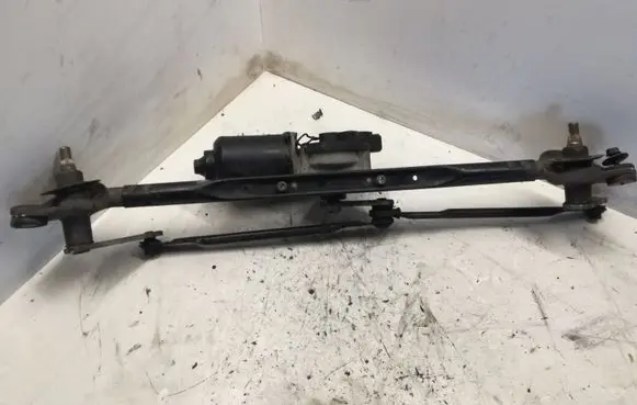 Hyundai Santa Fe Wiper motor 981102B900