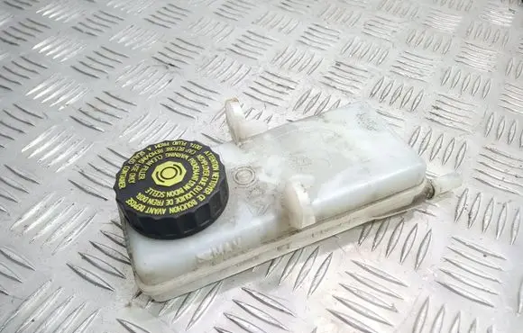 Brake fluid reservoir