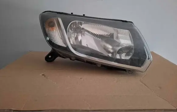 Renault Sandero I Headlight/headlamp 90029995 260107615R