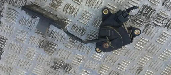 Nissan Cube Z11 Accelerator throttle pedal