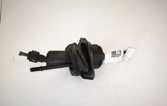 Mazda 3 I Clutch master cylinder 