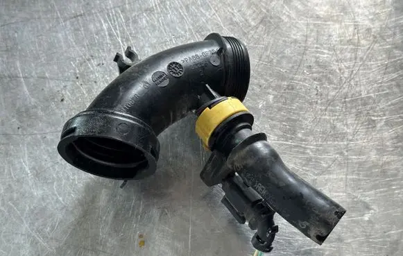 Peugeot 308 Intercooler hose/pipe 9684362180
