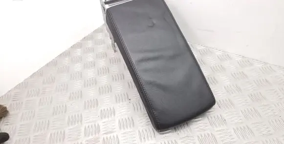 Volkswagen PASSAT B7 Armrest 3C0864207