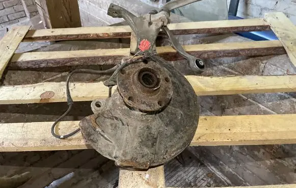 Audi A6 S6 C5 4B Front wheel hub spindle knuckle 4B3407242H