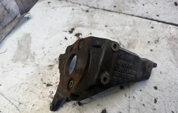 Audi A4 S4 B5 8D Fuel pump bracket 028130147B