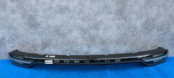 Porsche Cayenne (9Y0 9Y3) Rear light center trim bar blend 9Y0945081D