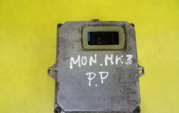 Ford Mondeo Mk III Voltage converter/converter module 1307329064 1S71-12B655-AA