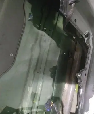 Nissan Qashqai Front door window glass four-door as2
