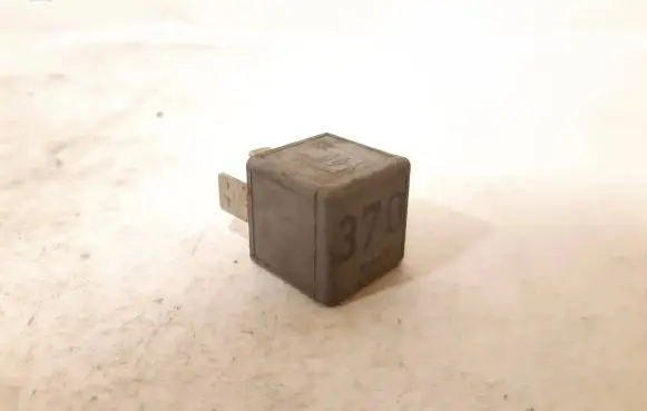 Volkswagen PASSAT B5.5 Other relay 8D0951253 V23134J52X300