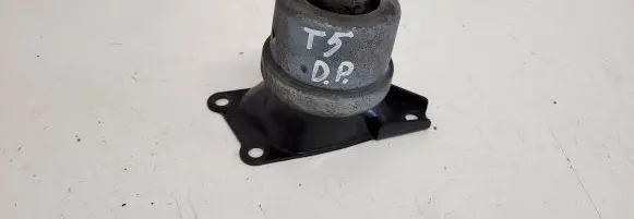 Volkswagen Transporter - Caravelle T5 Engine mount bracket